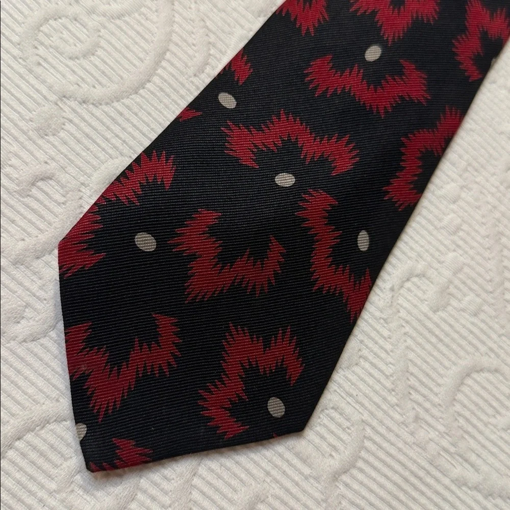 Giorgio Armani Silk/Wool Blend Black and Red Patterned Tie